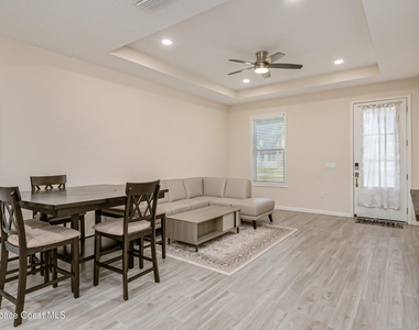 209 E Avenue B - Photo Thumbnail 10
