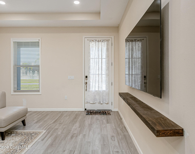 209 E Avenue B - Photo Thumbnail 3