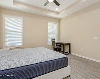 209 E Avenue B - Photo Thumbnail 19