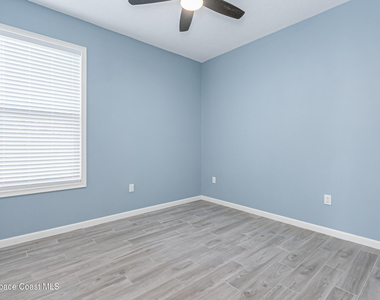 209 E Avenue B - Photo Thumbnail 16