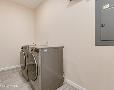 209 E Avenue B - Photo Thumbnail 23