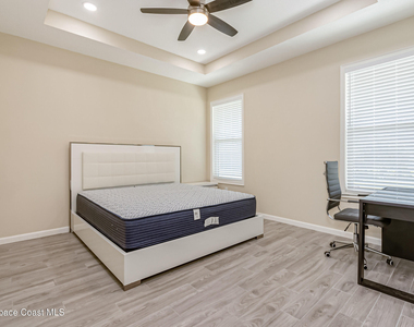 209 E Avenue B - Photo Thumbnail 18