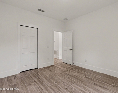 15 Travis Street - Photo Thumbnail 16
