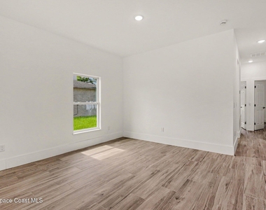 15 Travis Street - Photo Thumbnail 10