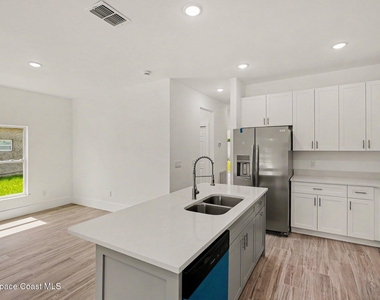 15 Travis Street - Photo Thumbnail 9