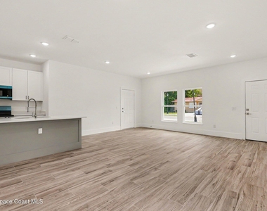 15 Travis Street - Photo Thumbnail 1