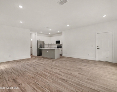 15 Travis Street - Photo Thumbnail 3