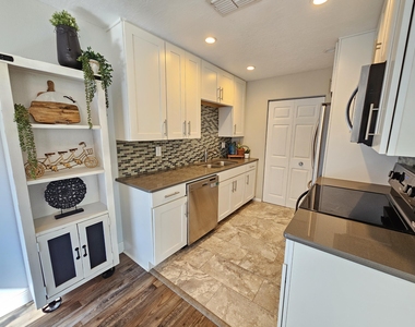 5 Fairway Drive - Photo Thumbnail 9