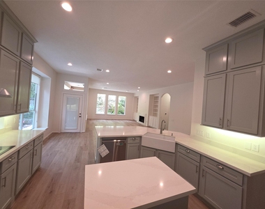 6 Cheshire Glen Court - Photo Thumbnail 4