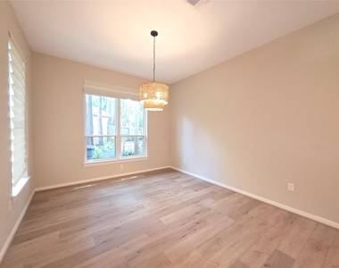 6 Cheshire Glen Court - Photo Thumbnail 11