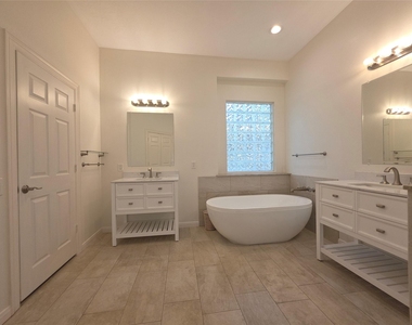 6 Cheshire Glen Court - Photo Thumbnail 14