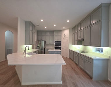 6 Cheshire Glen Court - Photo Thumbnail 2