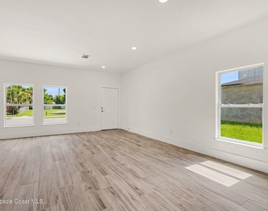 15 Travis Street - Photo Thumbnail 4