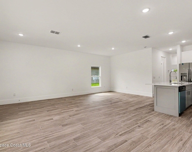 15 Travis Street - Photo Thumbnail 2