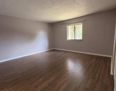 2101 Forest Knoll Drive Ne - Photo Thumbnail 5