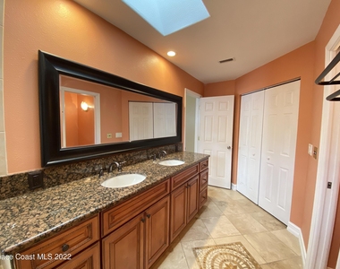 288 Coral Way W - Photo Thumbnail 17