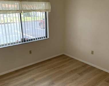3755 S Hopkins Avenue - Photo Thumbnail 11
