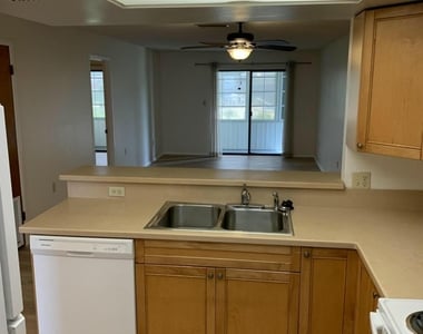 3755 S Hopkins Avenue - Photo Thumbnail 4