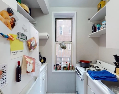 East 58 Street - Photo Thumbnail 2