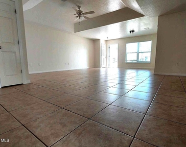 821 Angela Avenue - Photo Thumbnail 5