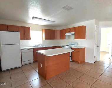 821 Angela Avenue - Photo Thumbnail 6
