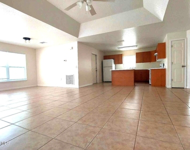 821 Angela Avenue - Photo Thumbnail 3