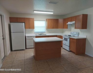 821 Angela Avenue - Photo Thumbnail 7