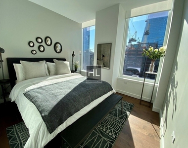 West 36th Street - Photo Thumbnail 1
