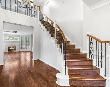 11 Winrock Place - Photo Thumbnail 4