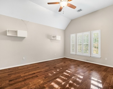 11 Winrock Place - Photo Thumbnail 10