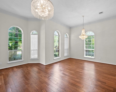 5526 Darschelle Drive - Photo Thumbnail 10