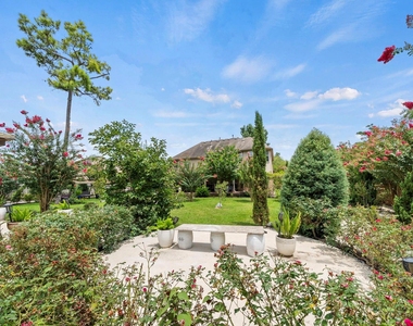 5526 Darschelle Drive - Photo Thumbnail 38