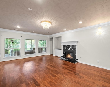 5526 Darschelle Drive - Photo Thumbnail 12