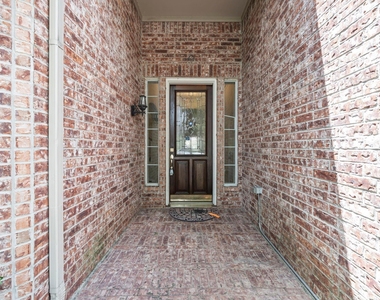 5526 Darschelle Drive - Photo Thumbnail 8