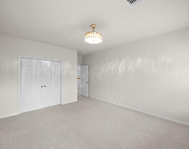 5526 Darschelle Drive - Photo Thumbnail 34