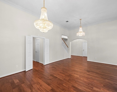 5526 Darschelle Drive - Photo Thumbnail 11