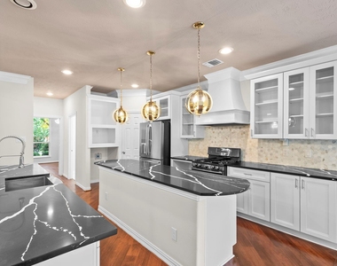 5526 Darschelle Drive - Photo Thumbnail 17