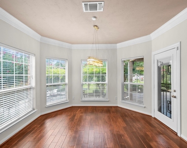 5526 Darschelle Drive - Photo Thumbnail 15