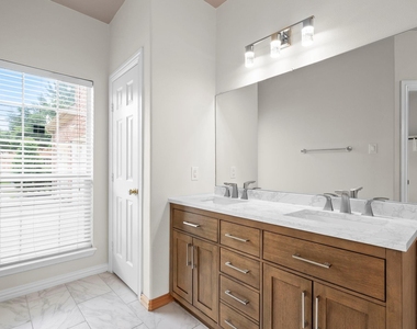 5526 Darschelle Drive - Photo Thumbnail 22