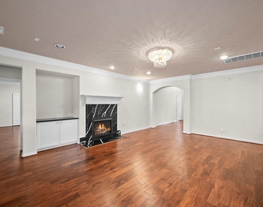 5526 Darschelle Drive - Photo Thumbnail 13