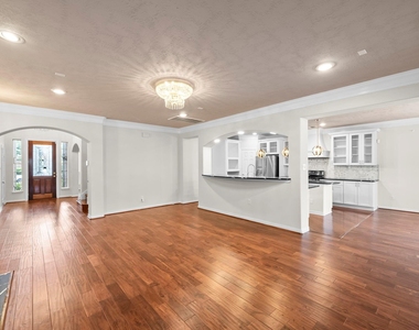 5526 Darschelle Drive - Photo Thumbnail 14