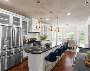 5526 Darschelle Drive - Photo Thumbnail 1