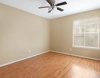 7207 Cambridge Cove Circle - Photo Thumbnail 13