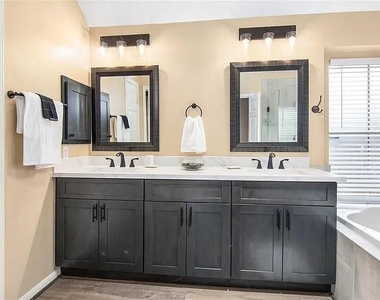 7207 Cambridge Cove Circle - Photo Thumbnail 15