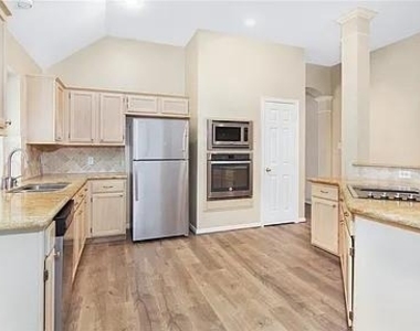 7207 Cambridge Cove Circle - Photo Thumbnail 7