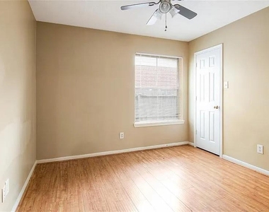 7207 Cambridge Cove Circle - Photo Thumbnail 12