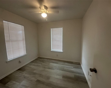 515 Margil Street - Photo Thumbnail 3