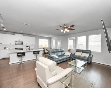 183 Solana Point Drive - Photo Thumbnail 13