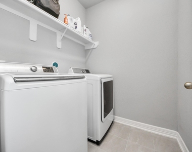 183 Solana Point Drive - Photo Thumbnail 18