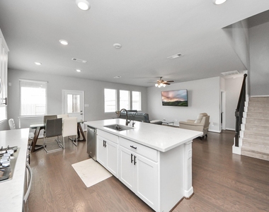 183 Solana Point Drive - Photo Thumbnail 6
